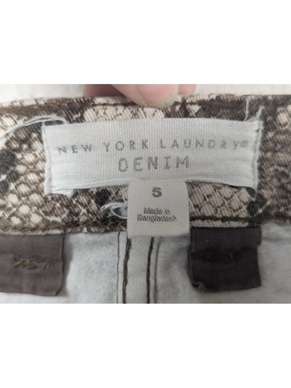 NYL New York Laundry Denim - Juniors Snake Print Shorts - RN#63619 - Size: 5